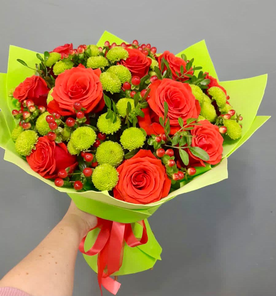 Букет цветов из: Хризантемы и Розы в Успенском Новгородской области