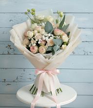 Букет цветов из:  Розы и Лизиантусы в Успенском Новгородской области