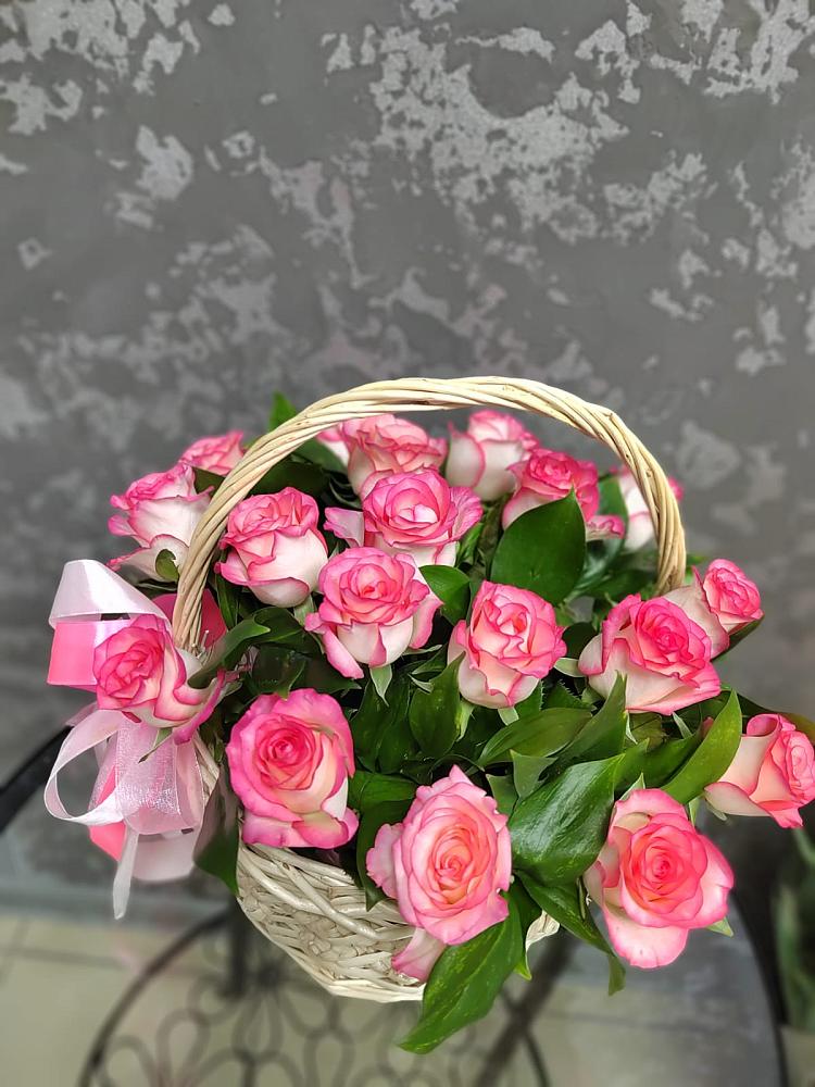 Цветочная композиция из Розы в корзине в Успенском Новгородской области