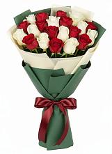 Букет Микс из красных и белых роз в Успенском Новгородской области
