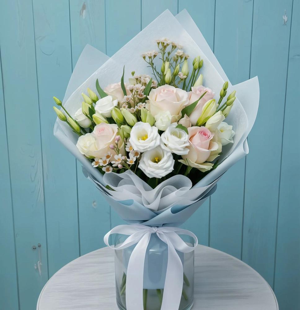 Букет цветов из: Розы и Лизиантусы в Успенском Новгородской области