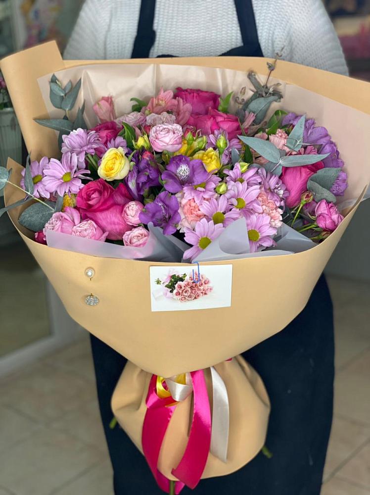 Букет цветов из: Хризантемы, Гвоздики и Альстромерии в Успенском Новгородской области