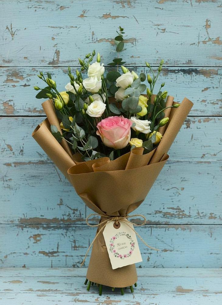 Букет цветов из: Розы и Лизиантусы в Успенском Новгородской области