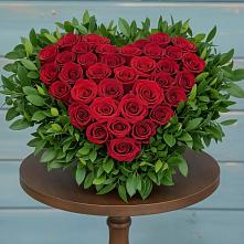 Цветочная композиция из Розы в виде сердца в Успенском Новгородской области