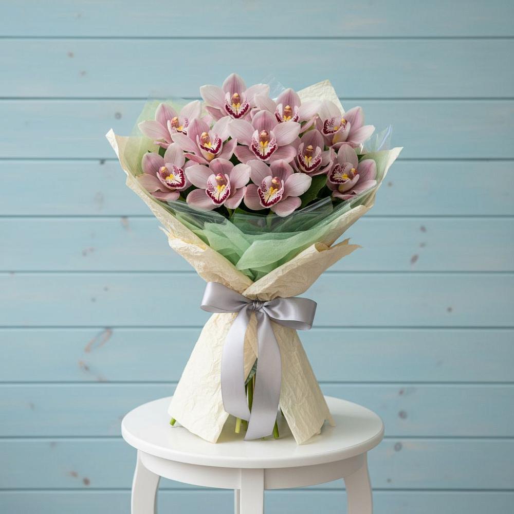 Букет цветов из: Орхидеи и Розы в Успенском Новгородской области