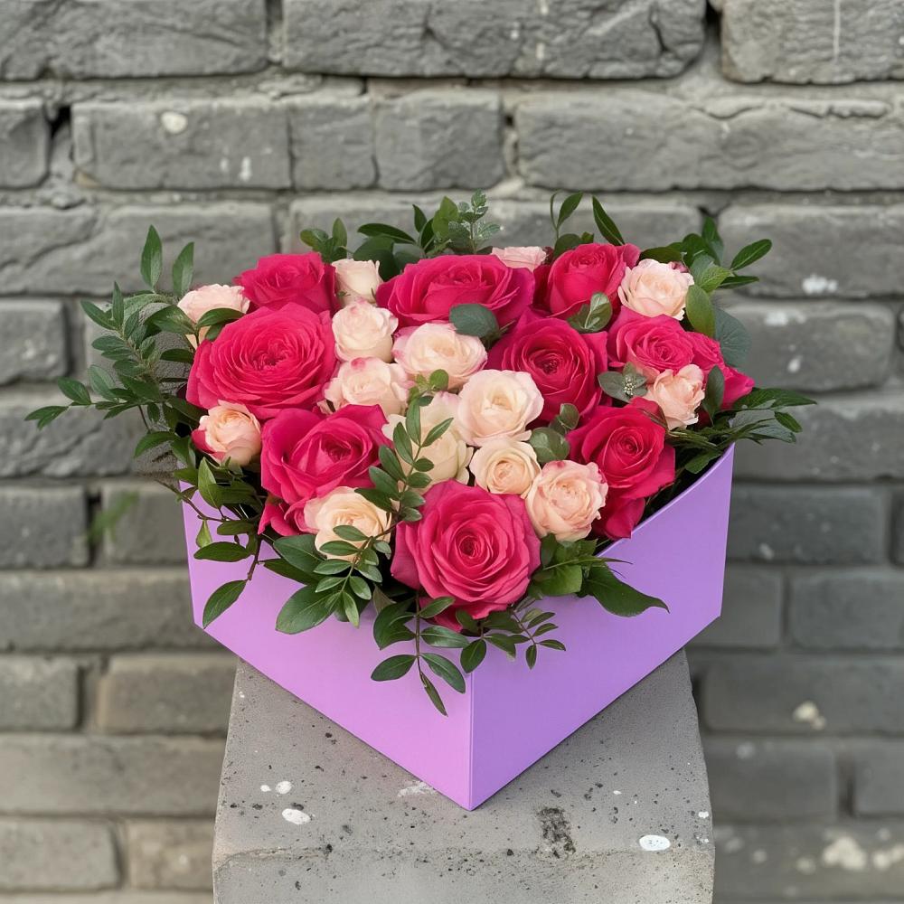 Цветочная композиция из Розы в коробке в Успенском Новгородской области