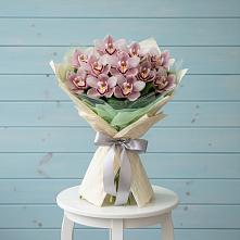 Букет цветов из:  Орхидеи и Розы в Успенском Новгородской области