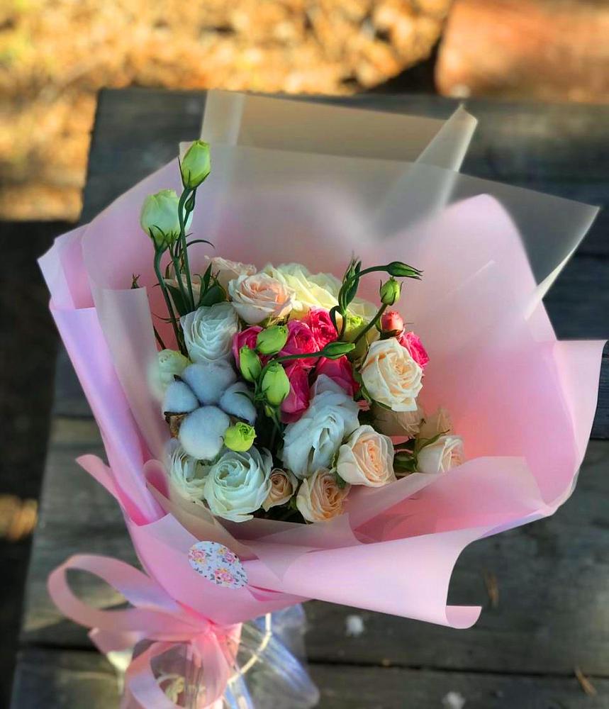 Букет цветов из: Розы и Лизиантусы в Успенском Новгородской области