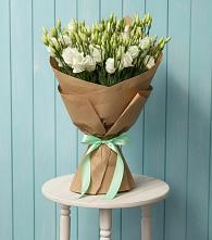 Букет цветов из:  Лизиантусы в Успенском Новгородской области