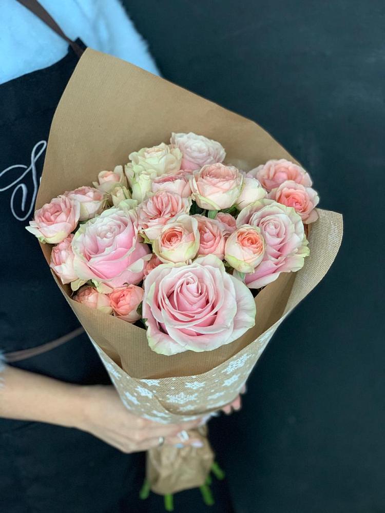 Букет цветов из: Хризантемы и Розы в Успенском Новгородской области