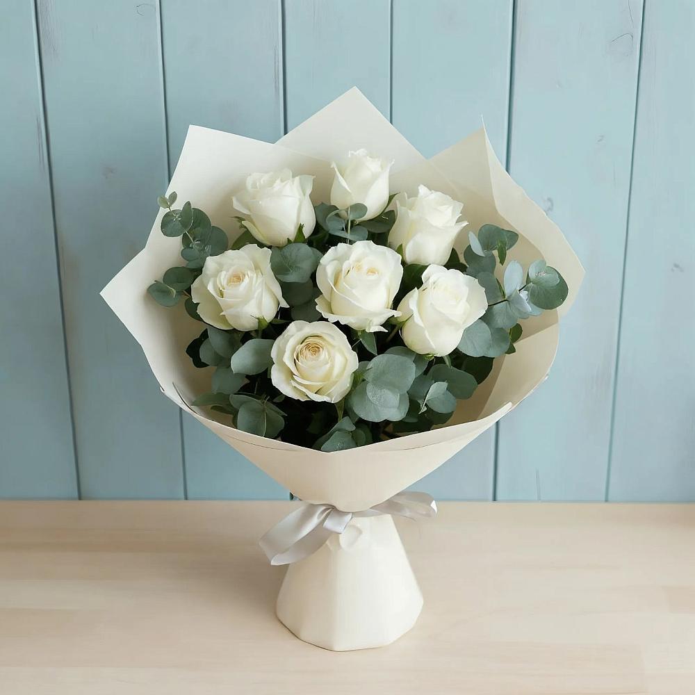 Букет Белые розы в Эвкалипте в Успенском Новгородской области