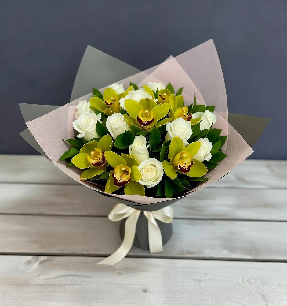 Букет цветов из: Орхидеи и Розы в Успенском Новгородской области