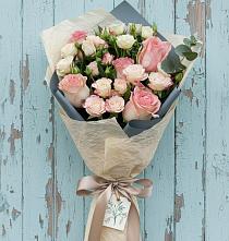 Букет цветов из:  Розы в Успенском Новгородской области