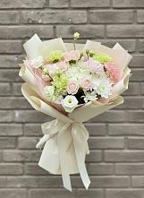 Букет цветов из:  Гвоздики, Розы, Лизиантусы и Хризантемы в Успенском Новгородской области