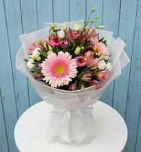 Букет цветов из:  Герберы, Альстромерии и Лизиантусы в Успенском Новгородской области