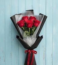 Букет цветов из:  Розы в Успенском Новгородской области