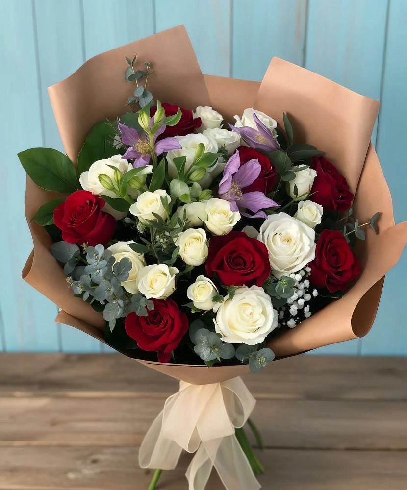 Букет цветов из: Розы и Альстромерии в Успенском Новгородской области