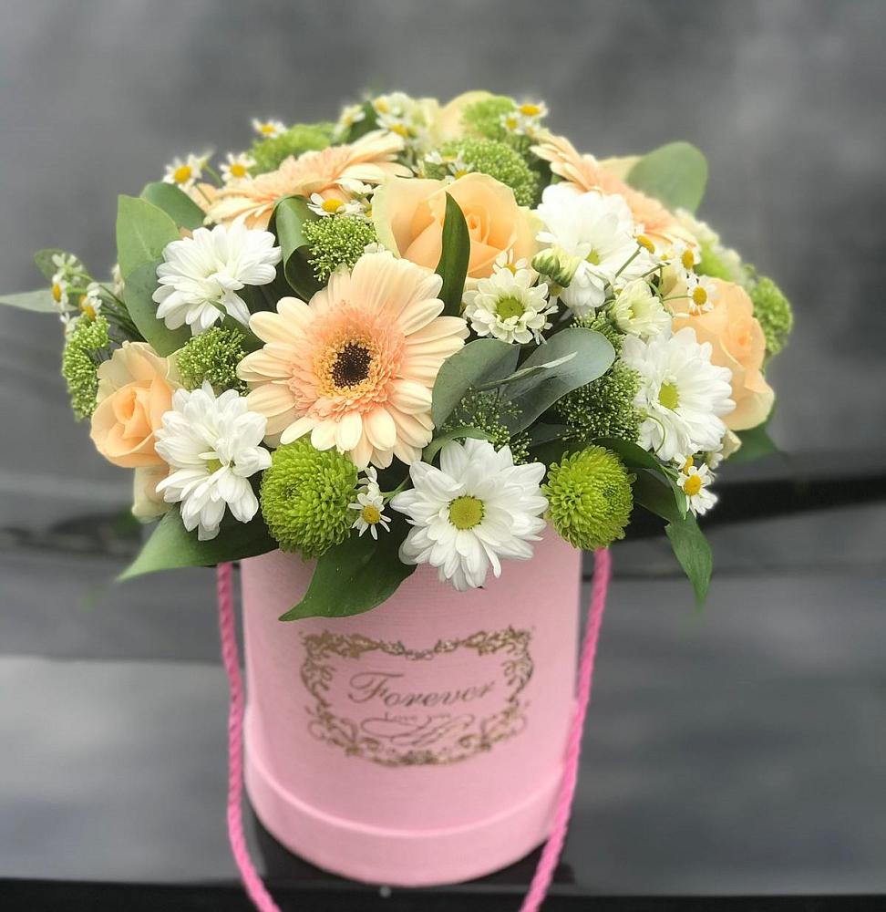 Цветочная композиция из Розы, Герберы и Хризантемы в шляпной коробке в Успенском Новгородской области