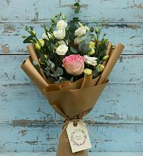 Букет цветов из:  Розы и Лизиантусы в Успенском Новгородской области