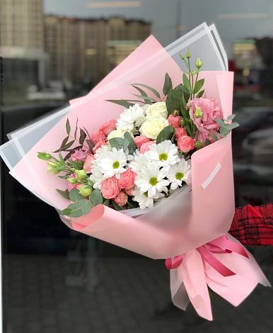 Букет цветов из: Розы, Лизиантусы и Хризантемы в Успенском Новгородской области
