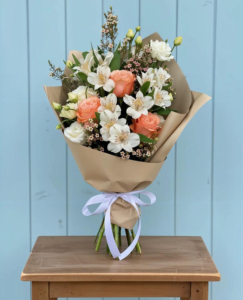 Букет цветов из: Альстромерии, Лизиантусы, Розы и Хризантемы в Успенском Новгородской области