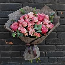Букет цветов из:  Розы в Успенском Новгородской области