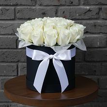 Цветочная композиция из Розы в шляпной коробке в Успенском Новгородской области