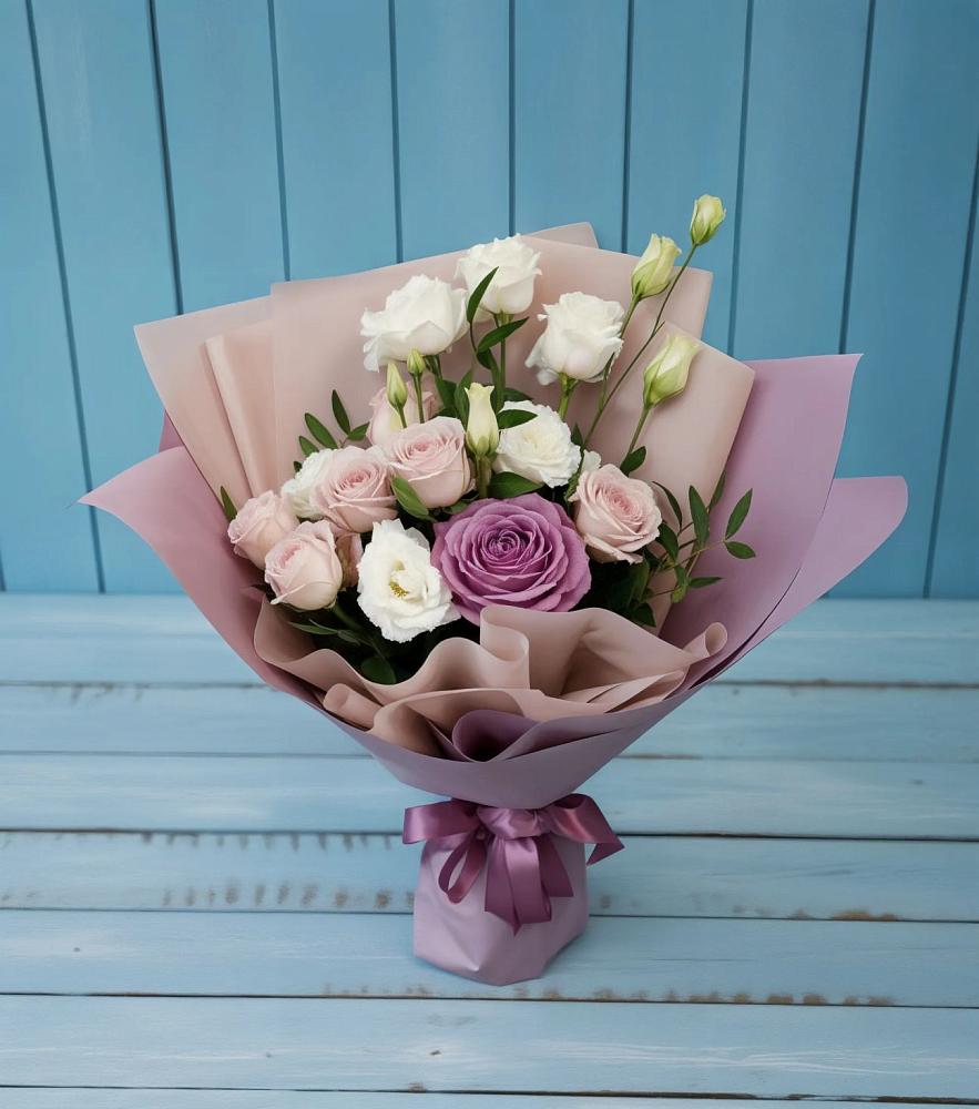 Букет цветов из: Розы и Лизиантусы в Успенском Новгородской области